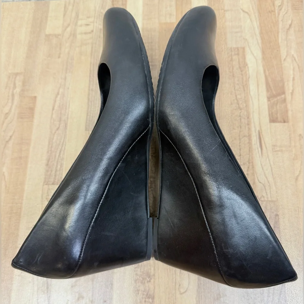 Ecco Black Leather Wedge Heels Round Toe Slip On Shoes Sz 39 (US 8.5)